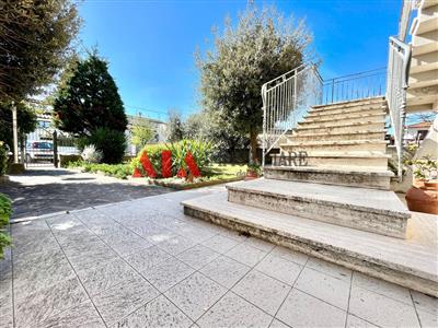 casa indipendente in vendita a Pontedera in zona Santa Lucia