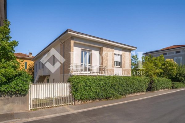 casa indipendente in vendita a Pontedera
