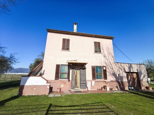 casa indipendente in vendita a Pontedera in zona Santa Lucia
