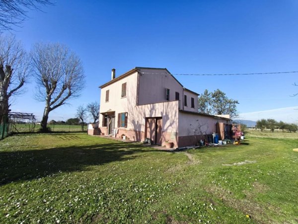 casa indipendente in vendita a Pontedera in zona Santa Lucia