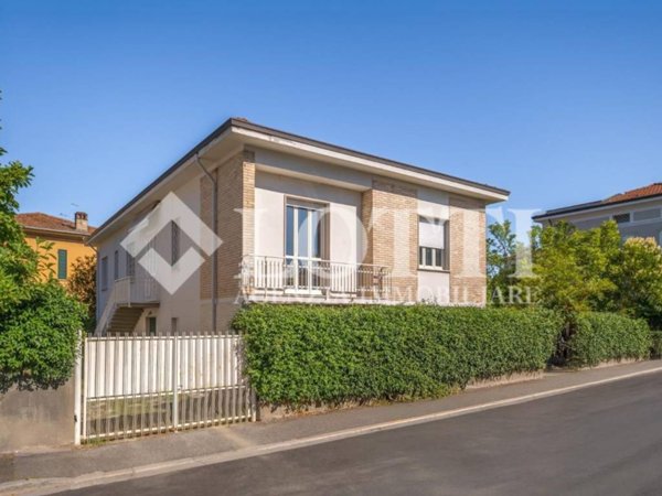 casa indipendente in vendita a Pontedera