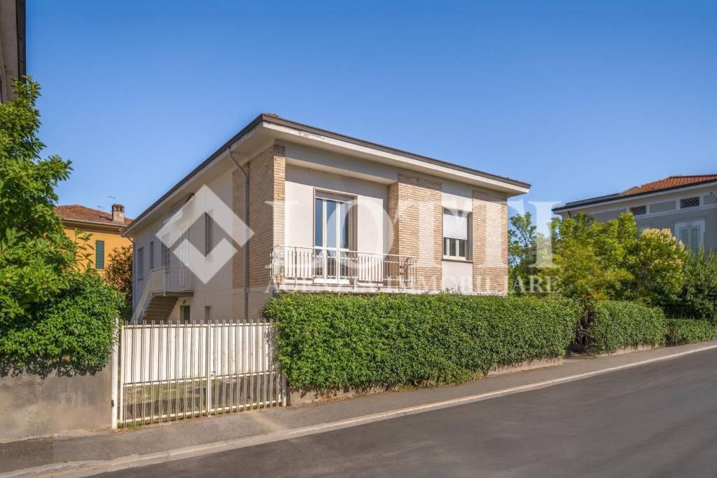 casa indipendente in vendita a Pontedera
