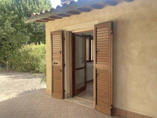 casa indipendente in vendita a Pontedera in zona Pietroconti