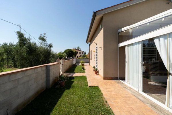 casa indipendente in vendita a Pontedera in zona Santa Lucia