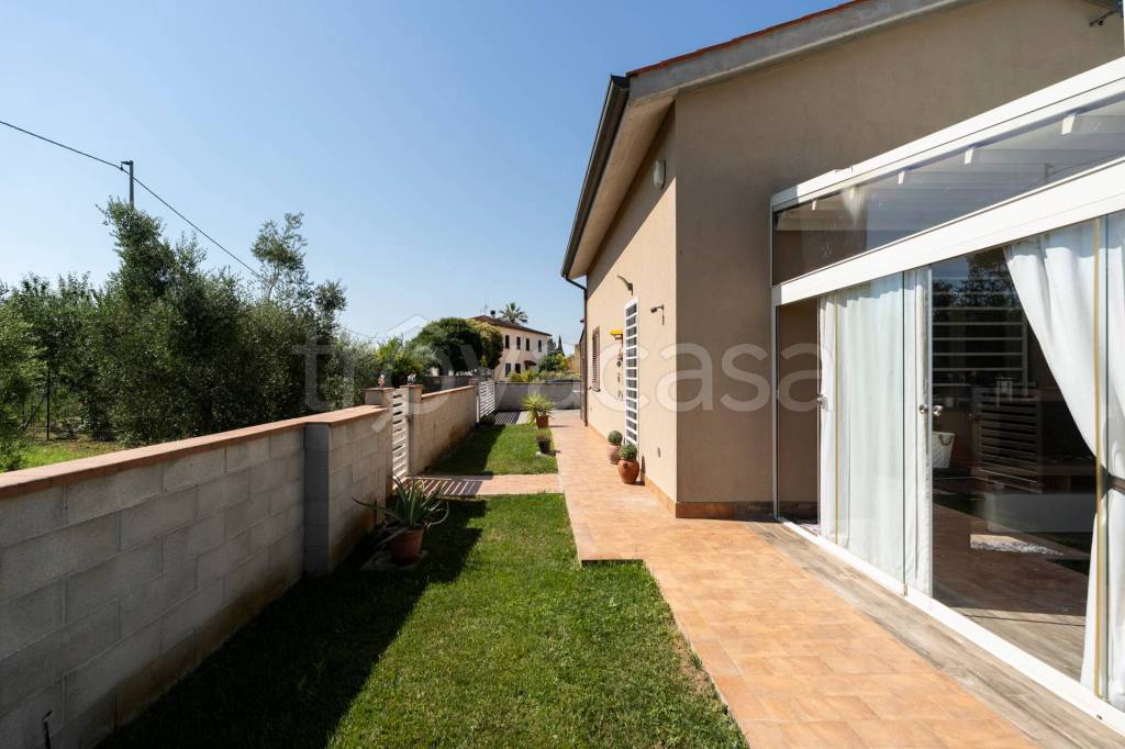 casa indipendente in vendita a Pontedera in zona Santa Lucia