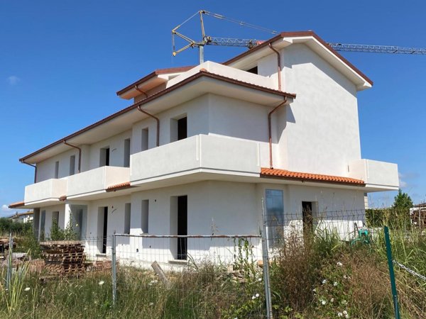 casa indipendente in vendita a Pontedera in zona Pardossi
