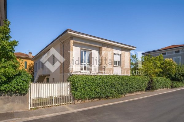 casa indipendente in vendita a Pontedera