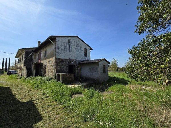 casa indipendente in vendita a Pontedera in zona Pardossi