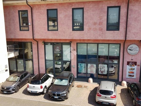 negozio in vendita a Pontedera