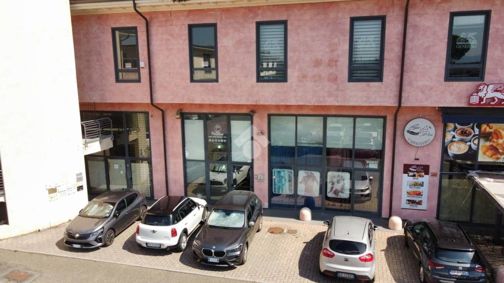 negozio in vendita a Pontedera