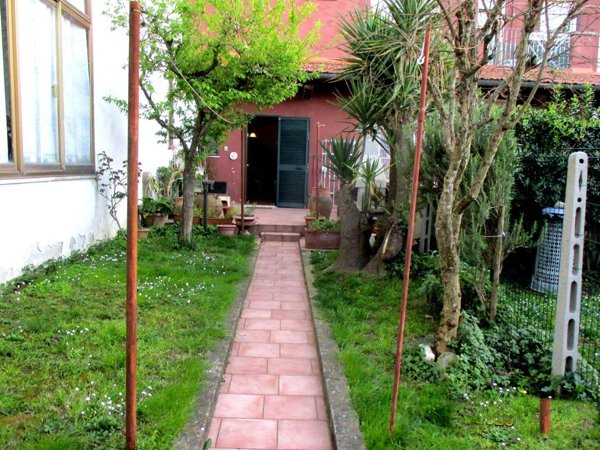 intera palazzina in vendita a Pontedera