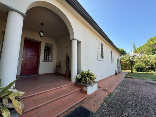 casa indipendente in vendita a Pontedera