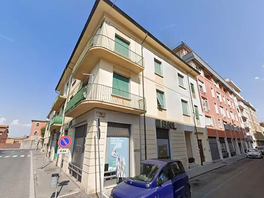 locale commerciale in vendita a Pontedera