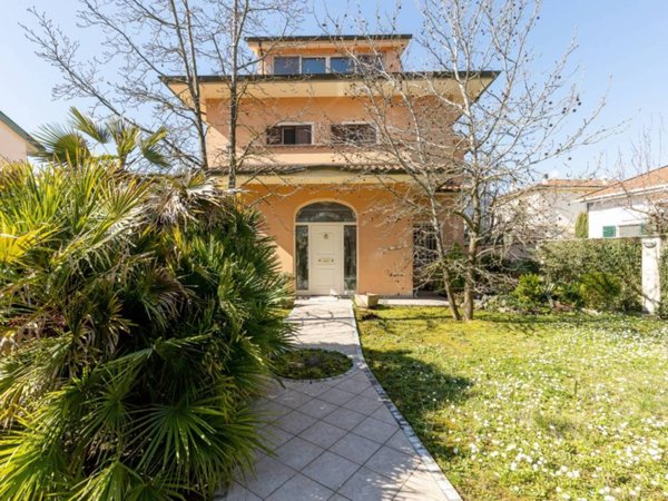 casa indipendente in vendita a Pontedera