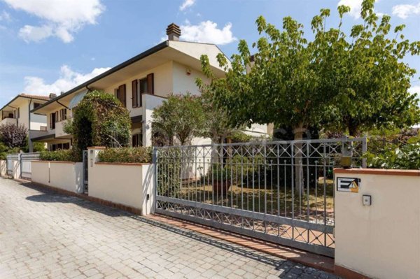 casa indipendente in vendita a Pontedera
