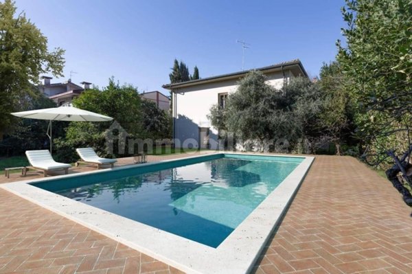 casa indipendente in vendita a Pontedera