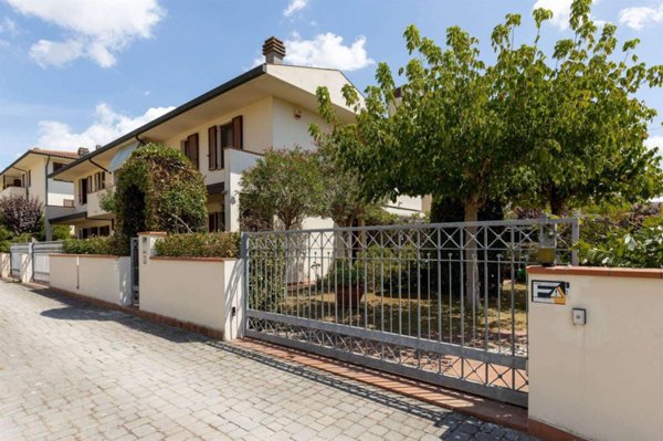 casa indipendente in vendita a Pontedera
