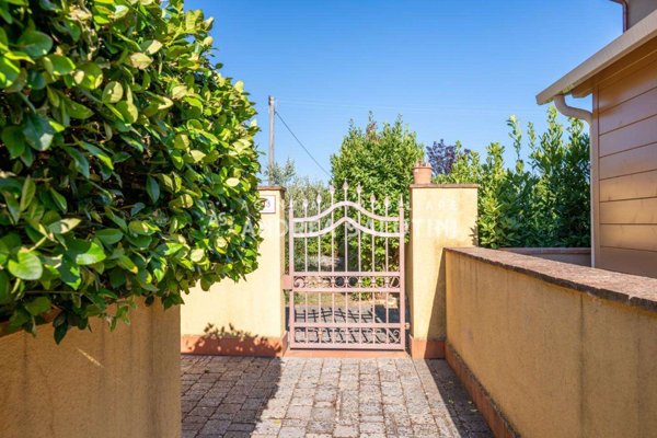 appartamento in vendita a Pontedera in zona Santa Lucia