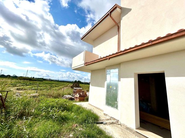casa indipendente in vendita a Pontedera in zona Pardossi