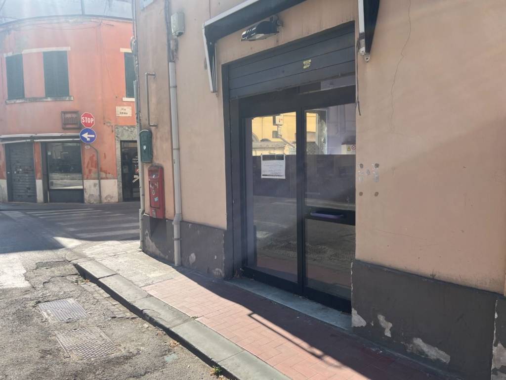 negozio in vendita a Pontedera