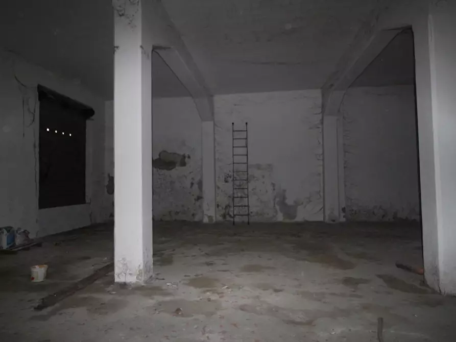 negozio in vendita a Pontedera