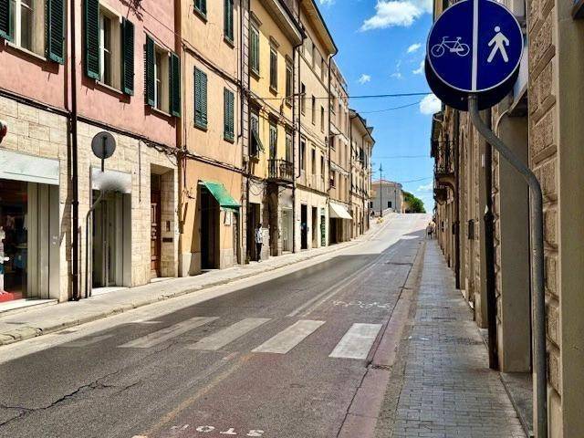 negozio in vendita a Pontedera