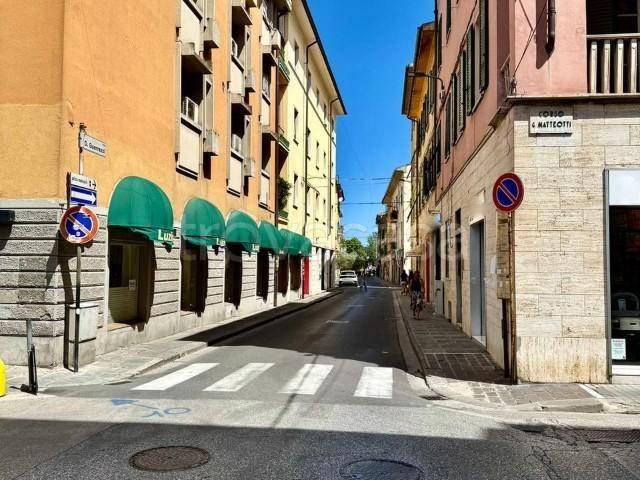 negozio in vendita a Pontedera