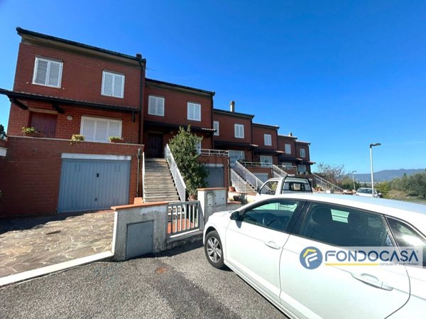 casa indipendente in vendita a Pontedera in zona Treggiaia