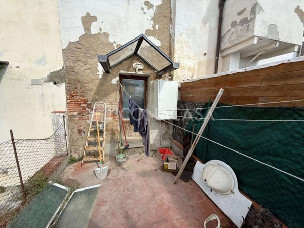 intera palazzina in vendita a Pontedera in zona La Rotta
