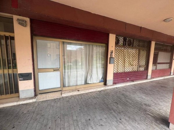 negozio in vendita a Pontedera