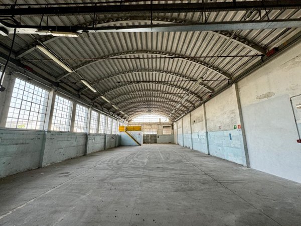 capannone in vendita a Pontedera