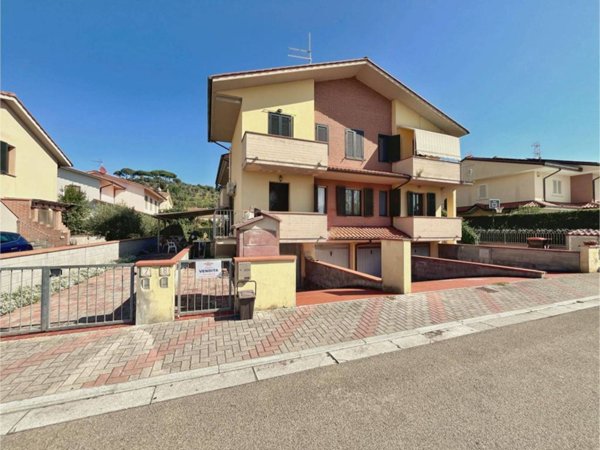 appartamento in vendita a Pontedera in zona I Fabbri