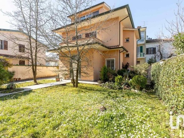 casa indipendente in vendita a Pontedera
