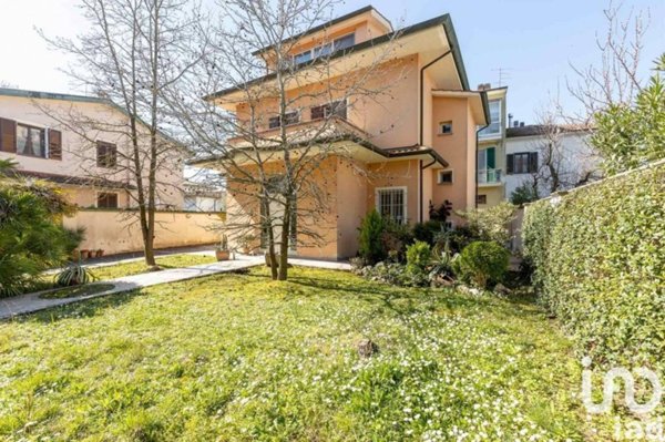 casa indipendente in vendita a Pontedera