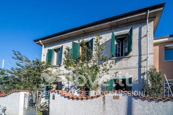 casa indipendente in vendita a Pontedera