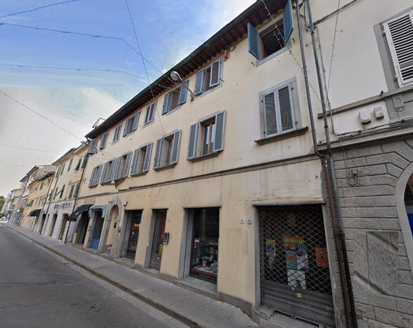 negozio in vendita a Pontedera