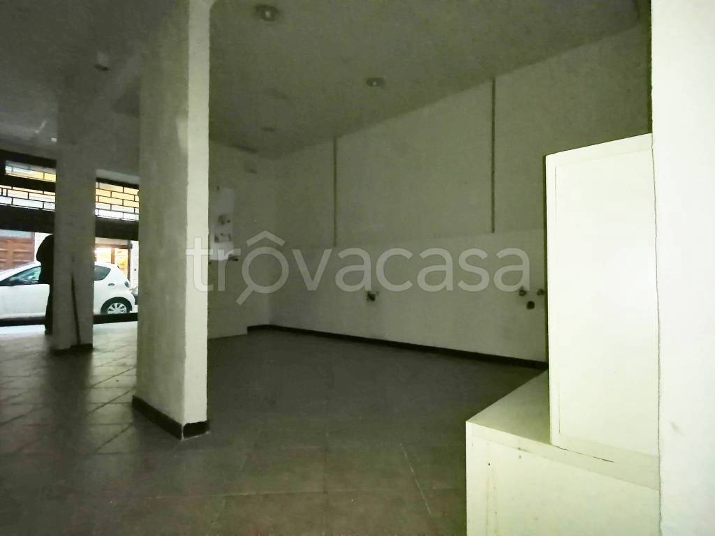 negozio in vendita a Pontedera