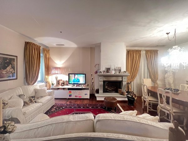casa indipendente in vendita a Pontedera