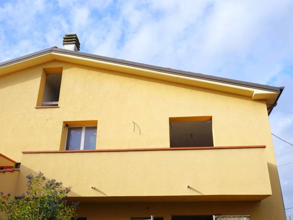casa indipendente in vendita a Pontedera in zona Santa Lucia