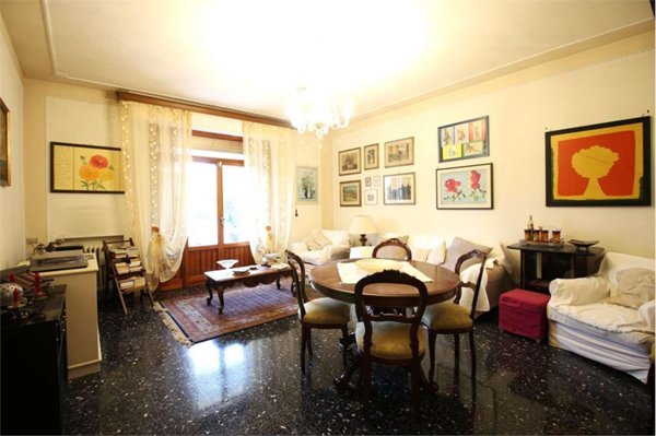 casa indipendente in vendita a Pontedera