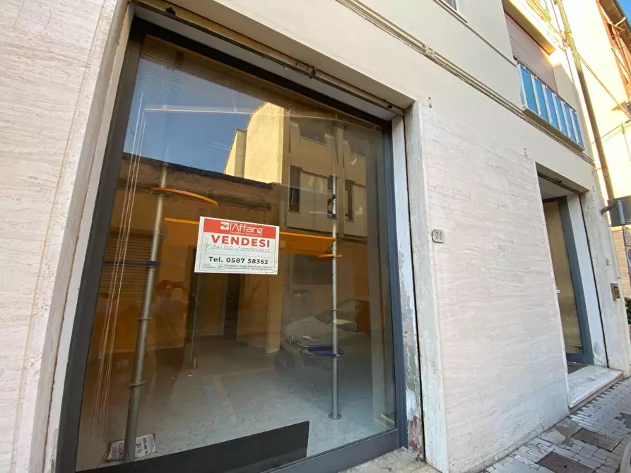 negozio in vendita a Pontedera