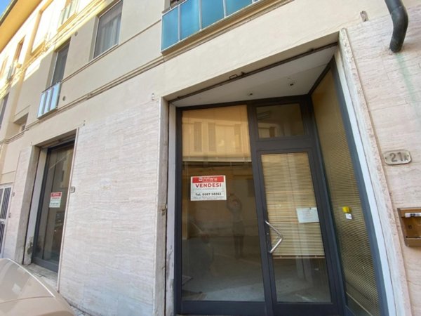 negozio in vendita a Pontedera