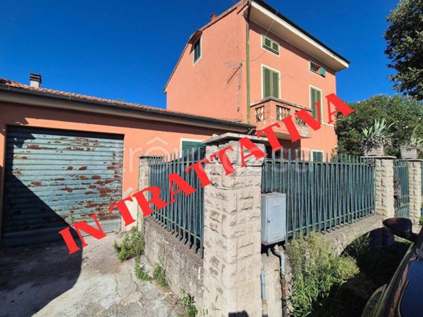 casa indipendente in vendita a Pontedera