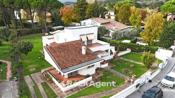 casa indipendente in vendita a Pontedera