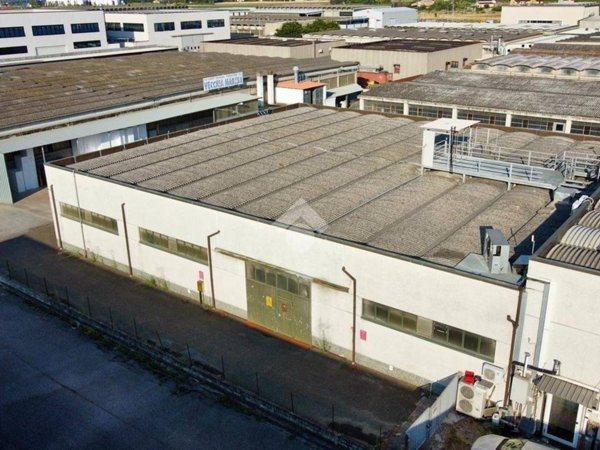 capannone in vendita a Pontedera in zona Pardossi