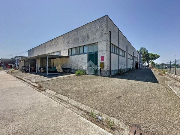 capannone in vendita a Pontedera