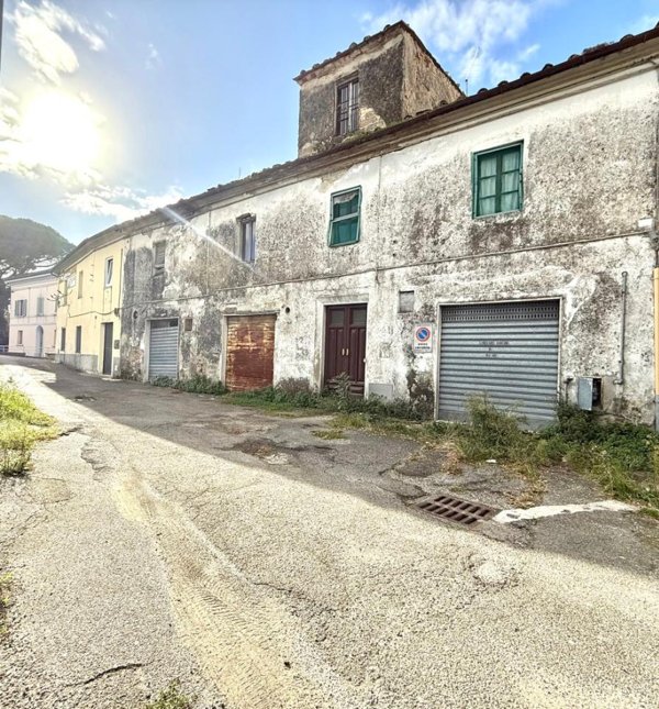 casa indipendente in vendita a Pontedera