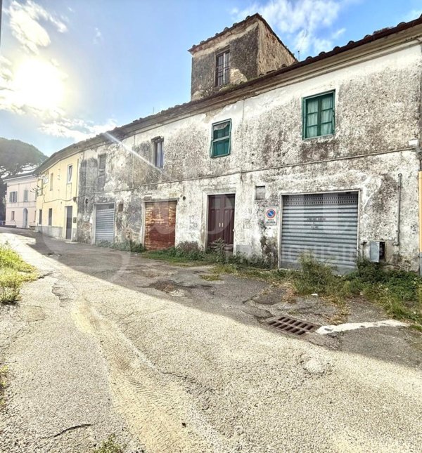 casa indipendente in vendita a Pontedera