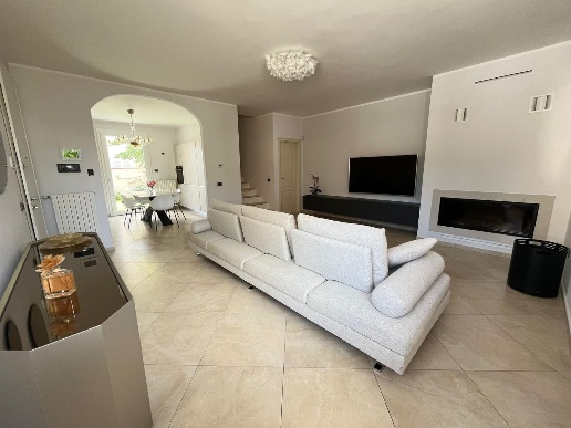 casa indipendente in vendita a Pontedera in zona Santa Lucia