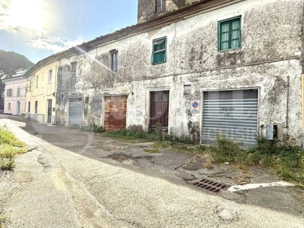 casa indipendente in vendita a Pontedera in zona Pardossi